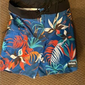 Teton Gravity Research Tropical Print Board Shorts, Boys size 25